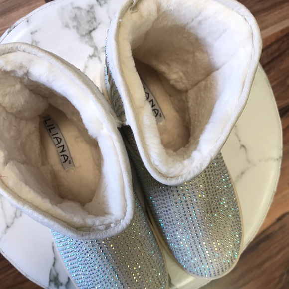 ‼️ Cream Diamond Iridescent Fur Flat Ankle Boots - Picture 6 of 8